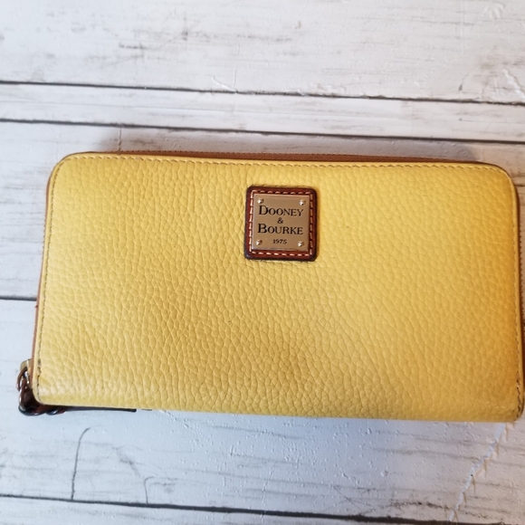 Dooney & Bourke Pebble Grain Leather Large Zip Around Wallet - Picture 1 of 11